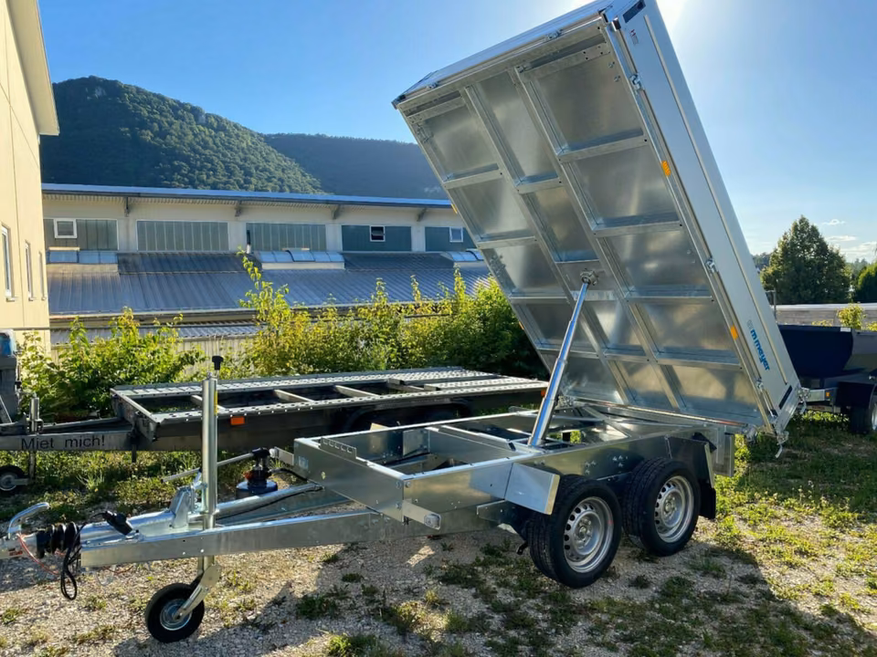 Rückwärtskipper 2.700kg, 270x170cm, gebremst